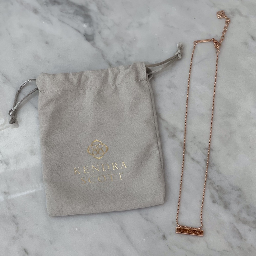 Kendra Scott Leanor Bar Pendant in Rose Gold Drusy